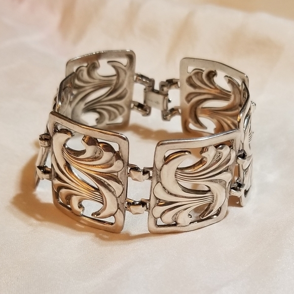 Antique Art Nouveau Reppousse Sterling Bracelet - Picture 3 of 7